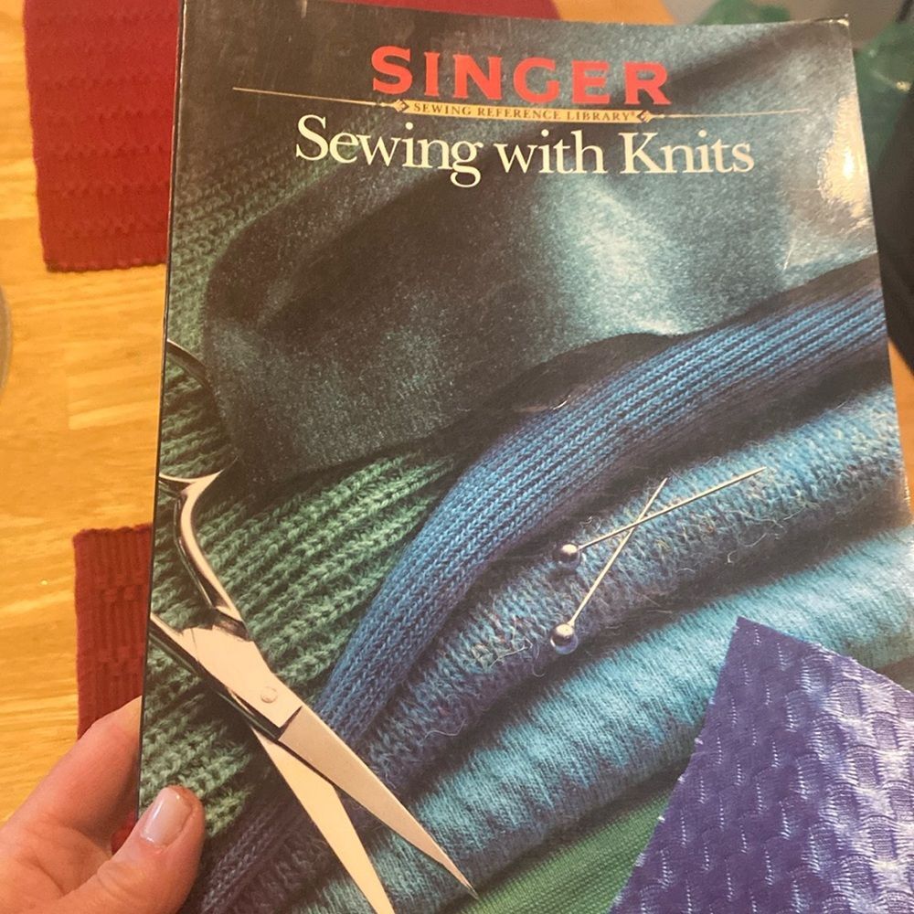 Singer Sewing With Knits - Picture 1 of 5